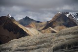 _mg_1732 Mineral rich mountains to the west from the 5050 m pass south of Trapecio Punta.